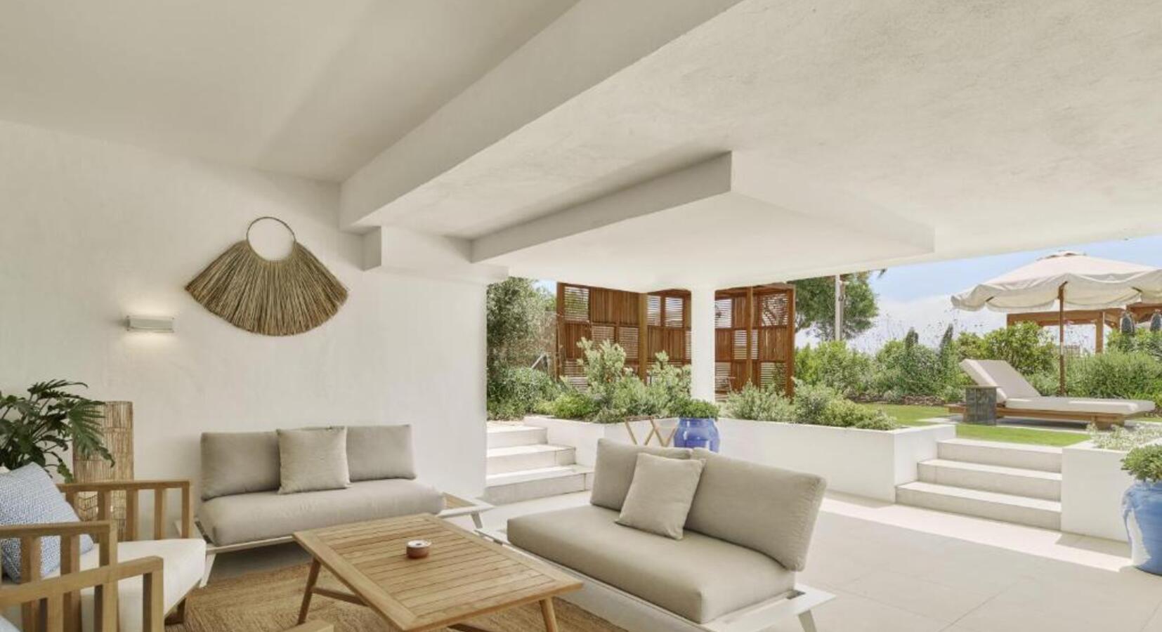 Suite with pool garden 