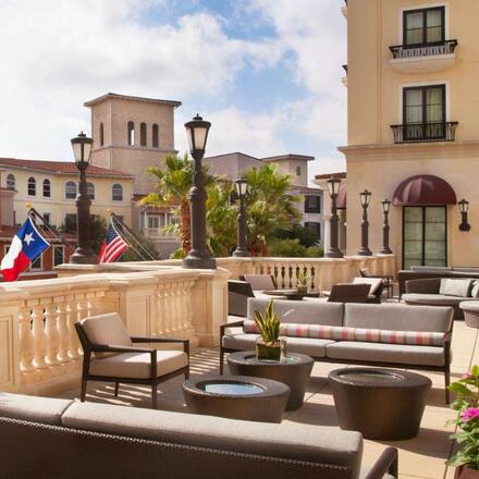The Best Hotel Near Six Flags in San Antonio
