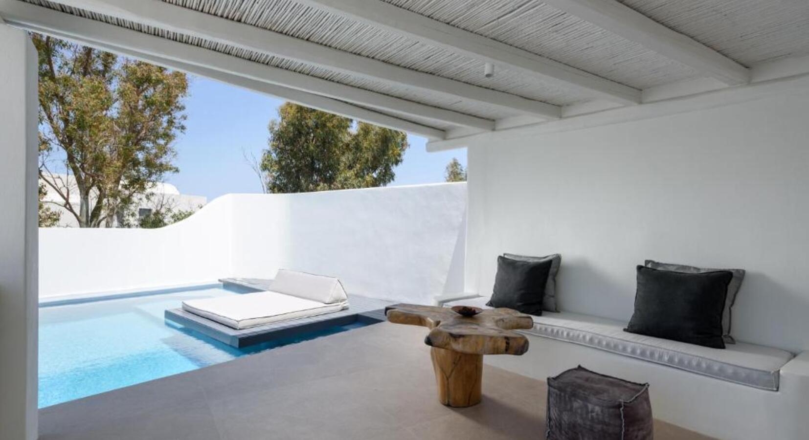 Pool Suite 