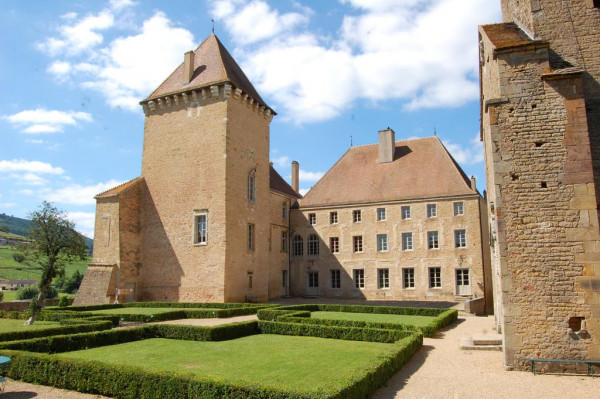 Chateau de Pierreclos