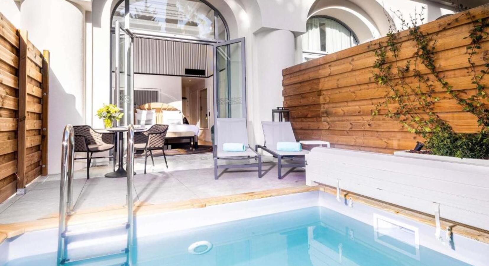 Suite with private pool 