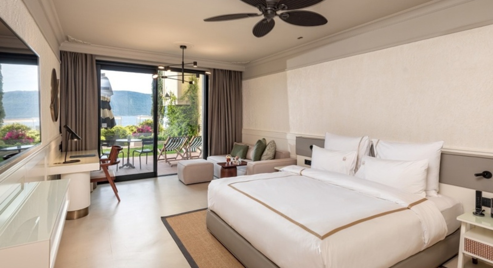 Deluxe Sea View Garden Room 