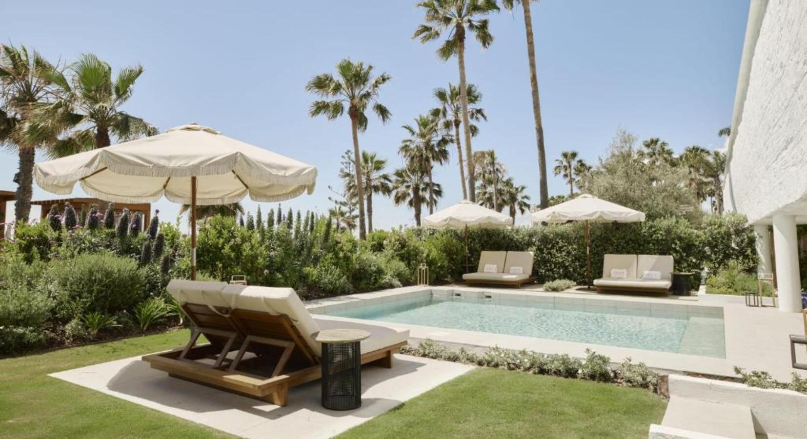 Suite with private pool 