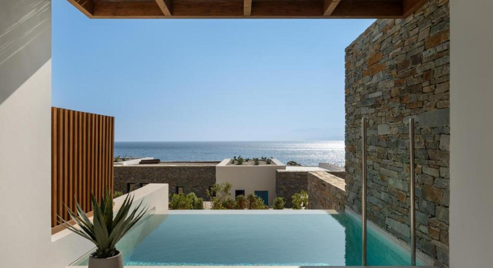 Suite with private pool 