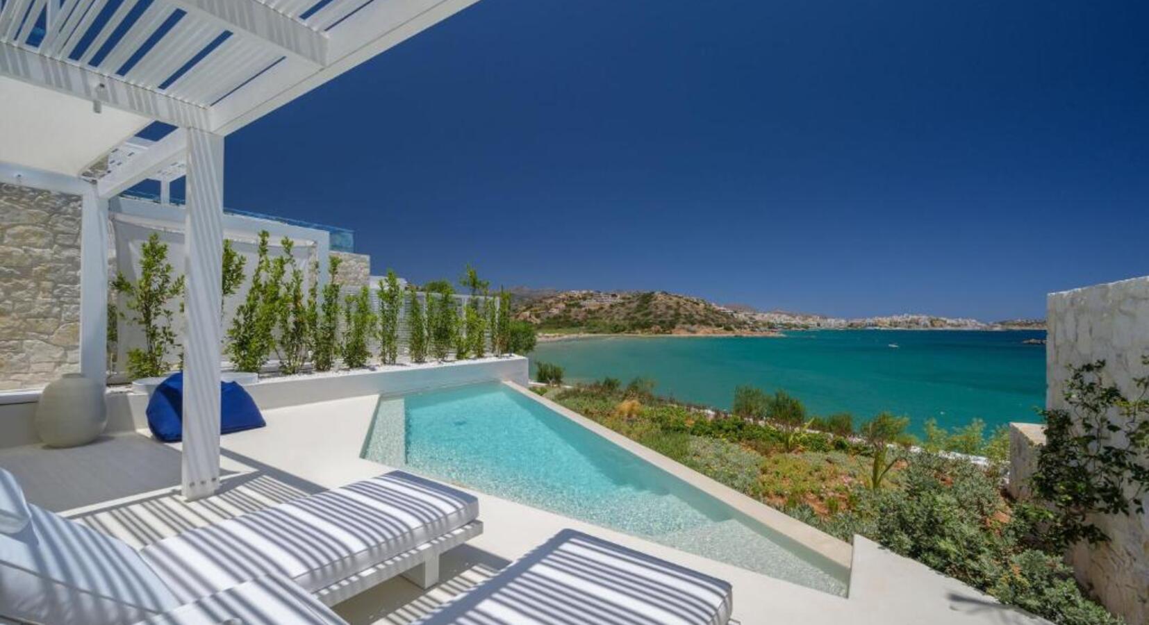 Suite with private pool 