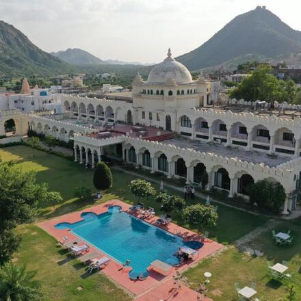 Gulaab Niwaas Palace