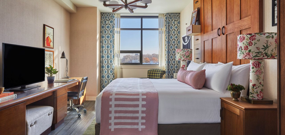 Graduate Bloomington, Bloomington Review | The Hotel Guru