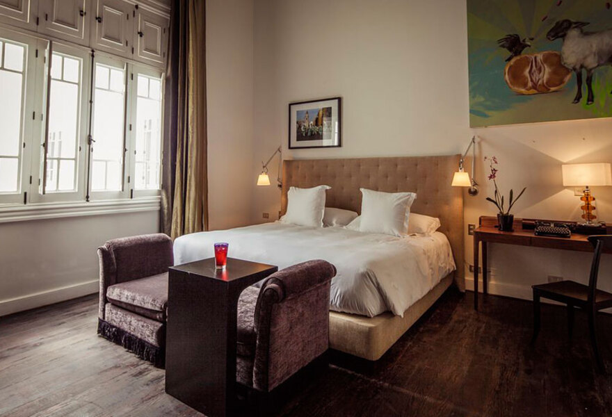 Hotel B