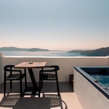 Suite with hot tub