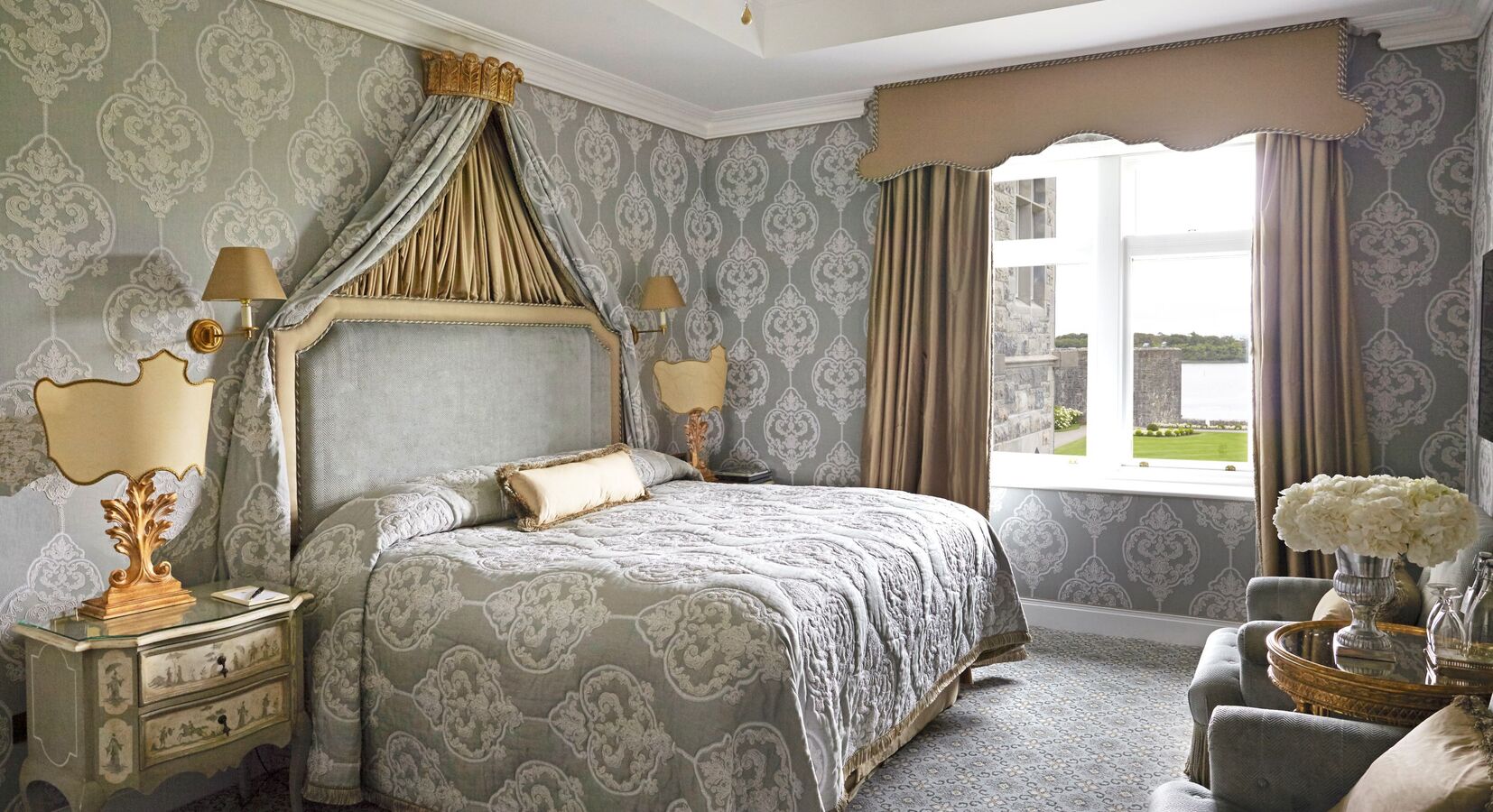 Lake View Deluxe Room