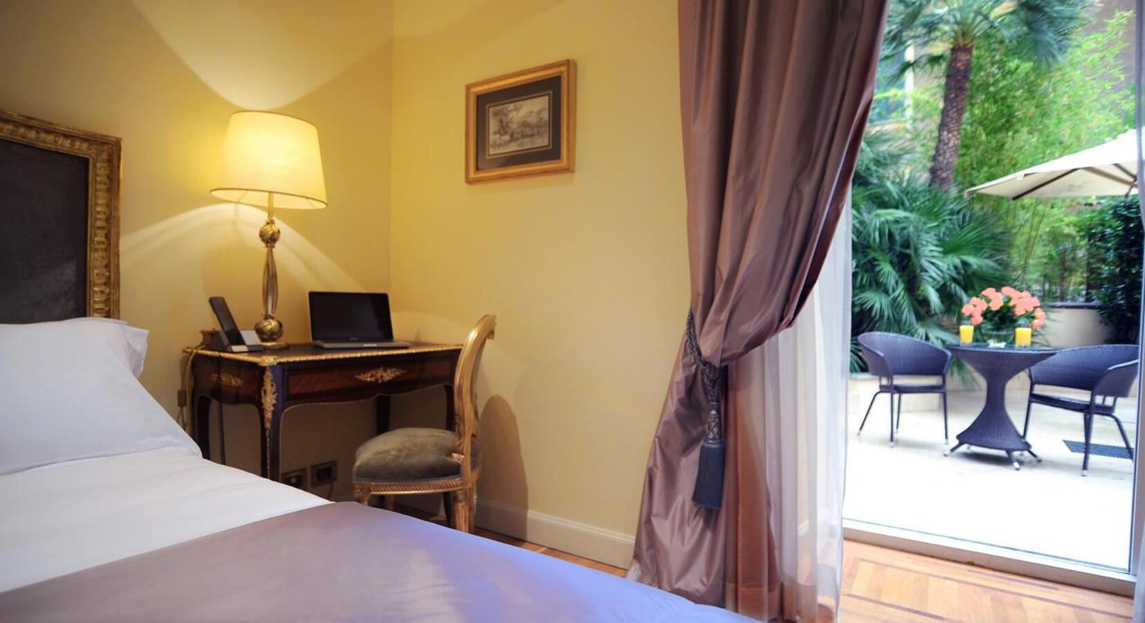Double room with private garden terrace