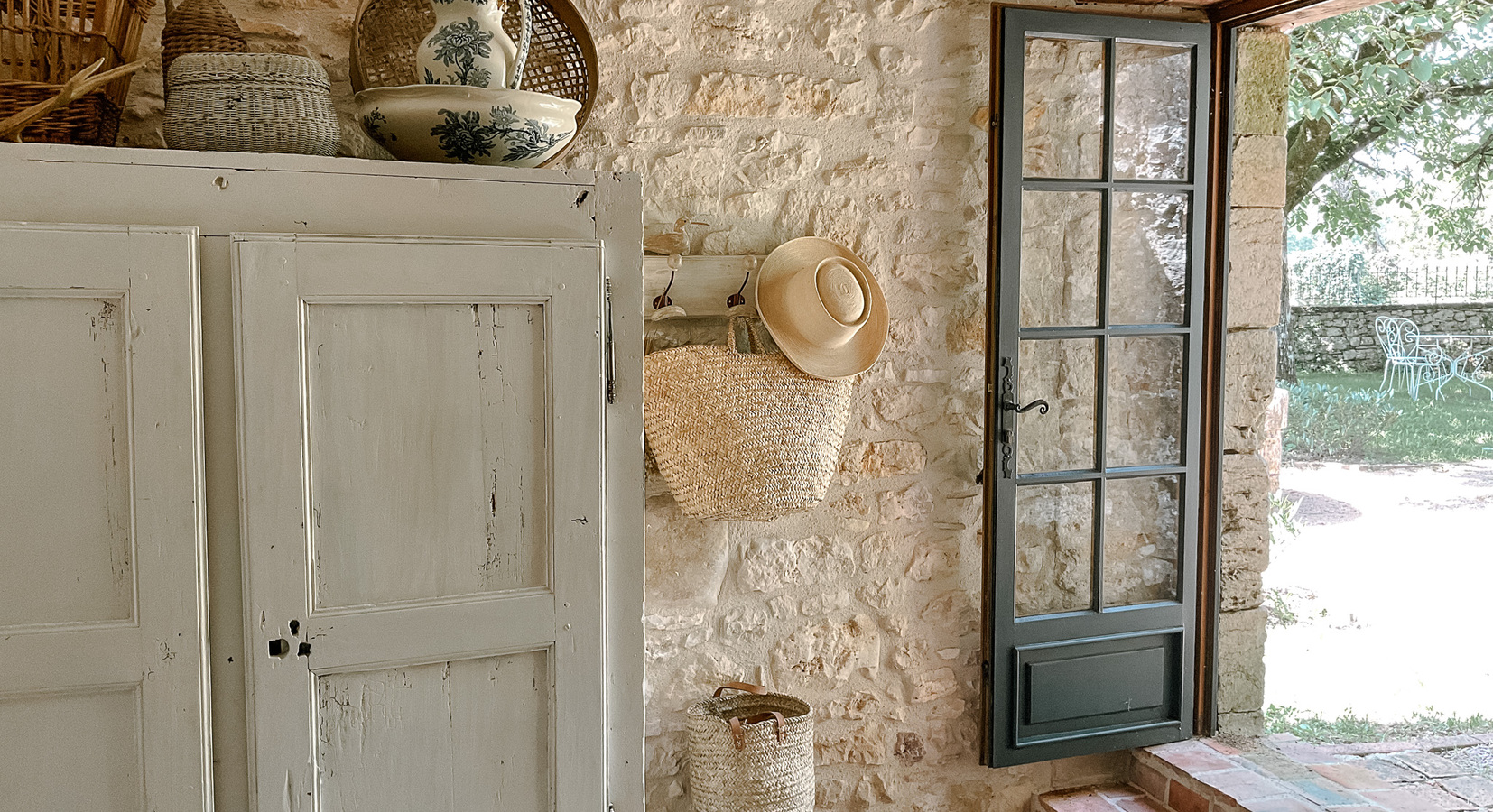 Pétronille entrance 