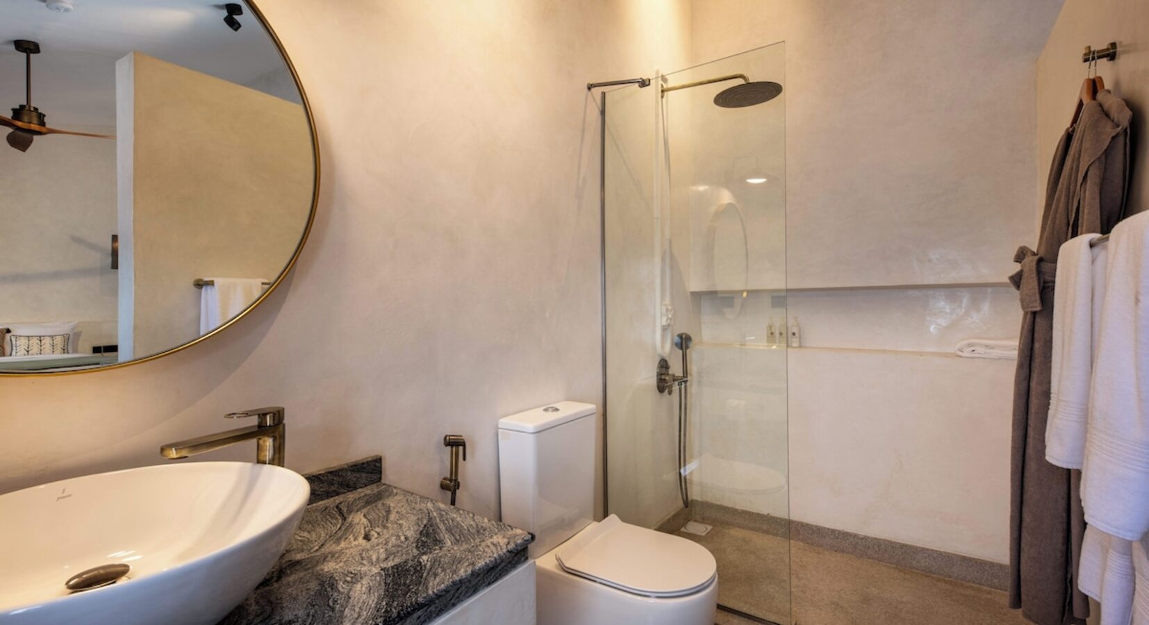 Deluxe Double Bathroom