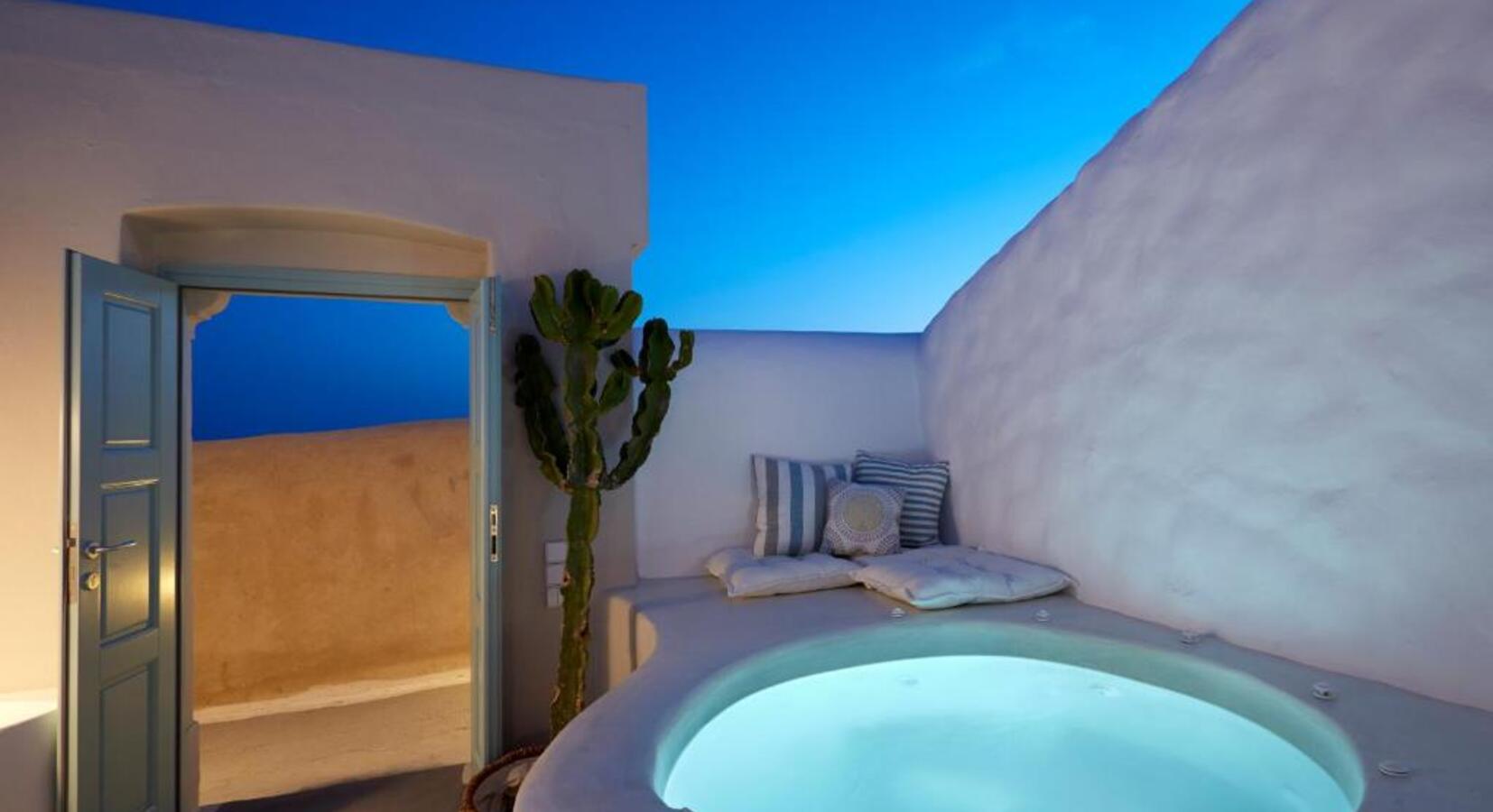 Private hot tub