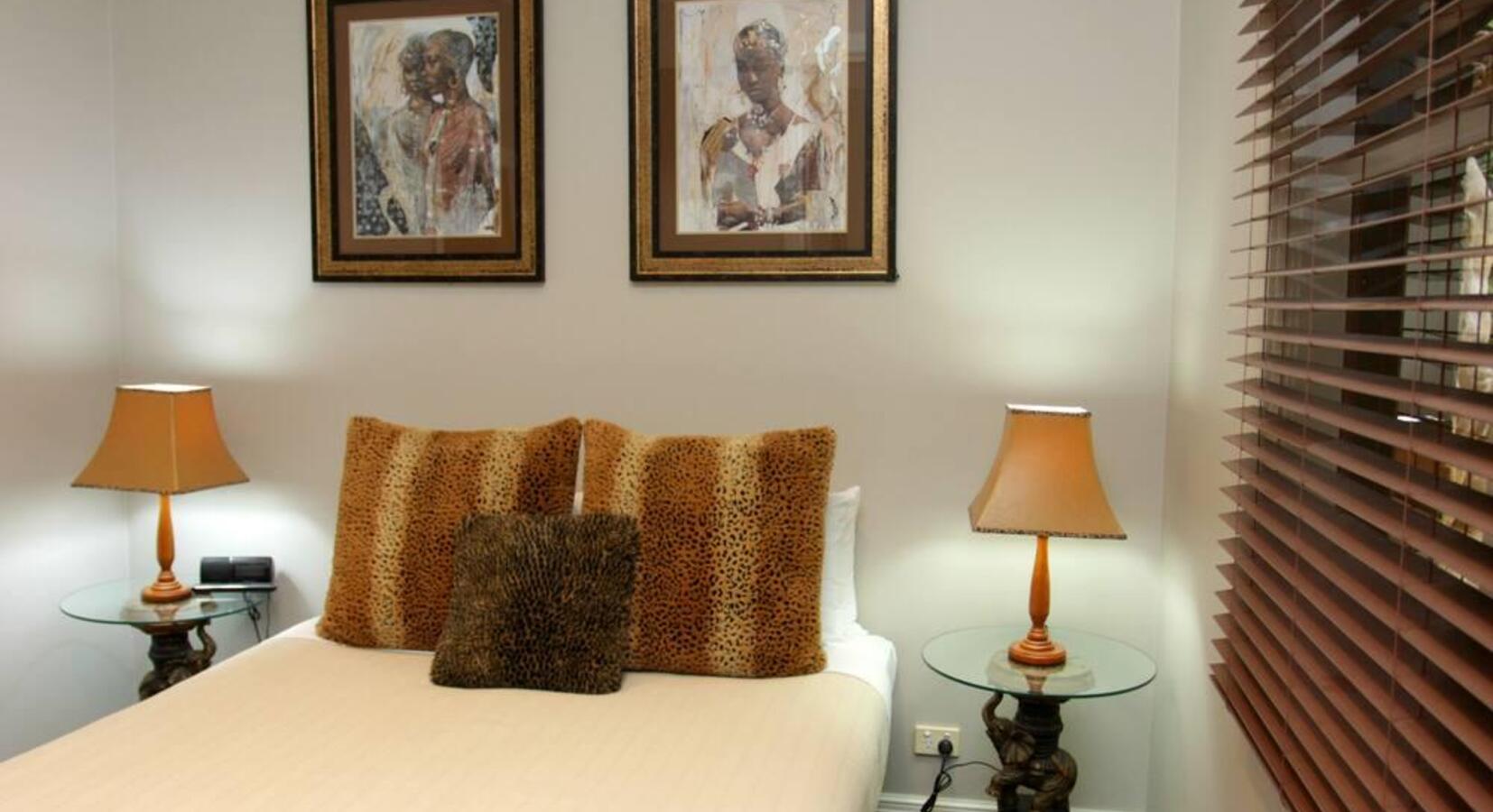 Emmylou Suite - Bedroom