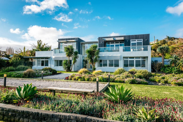 Waihere Waterfront Lodge