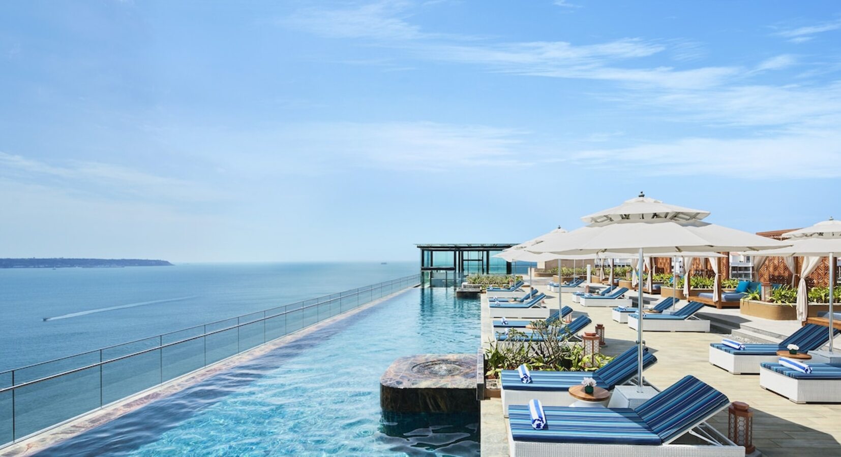 Infinity Pool and Sun Deck