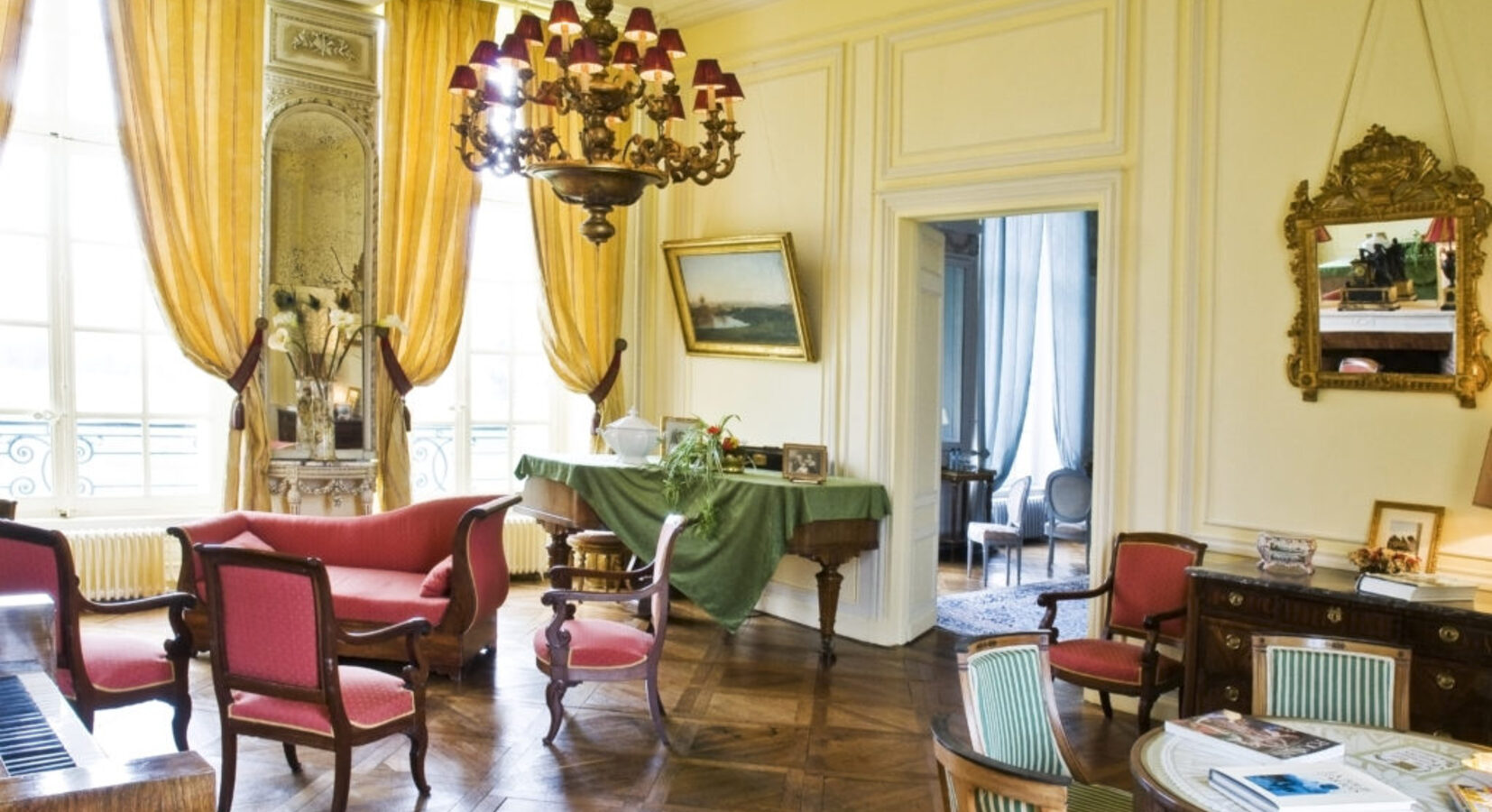 Louis XVI Suite
