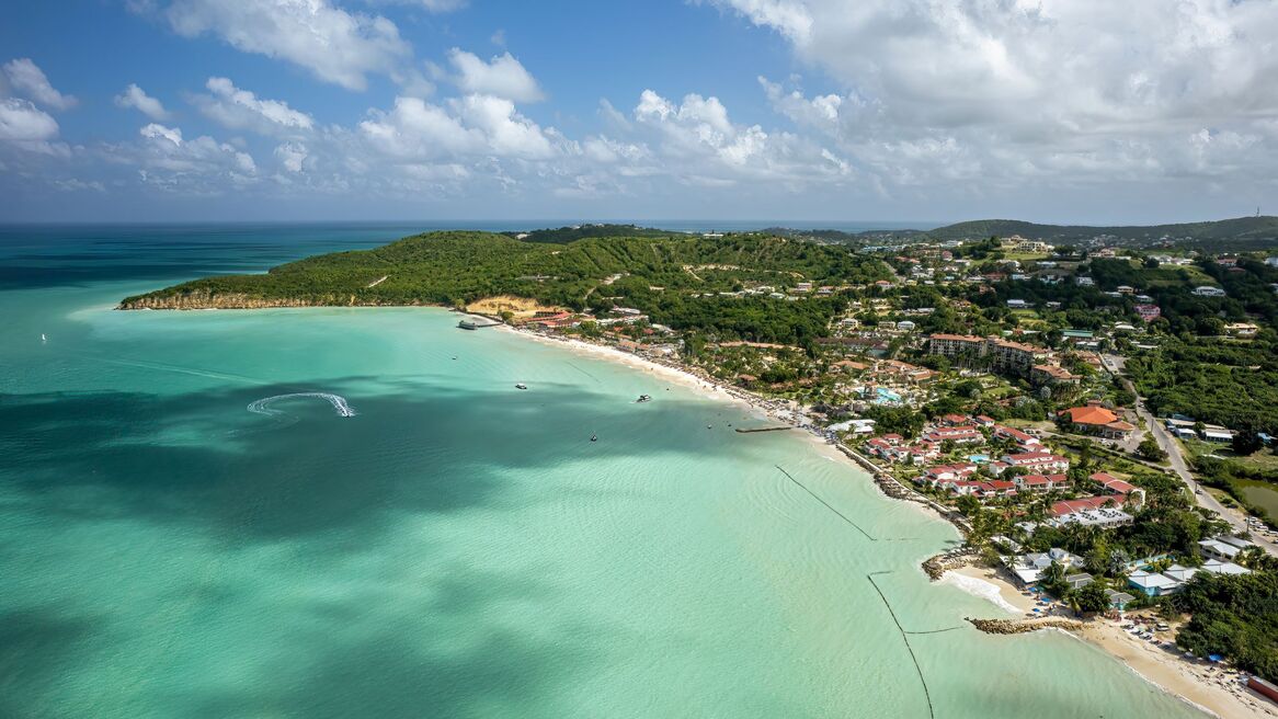 Vue aérienne de Dickenson Bay