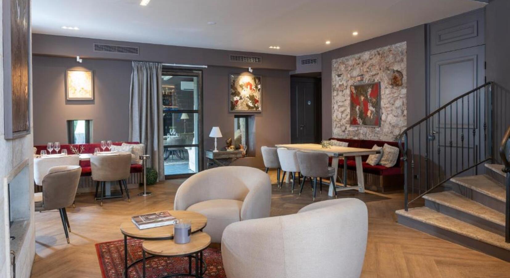 Restaurant - Indoor Dining 