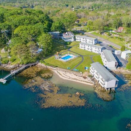 Smugglers Cove Inn