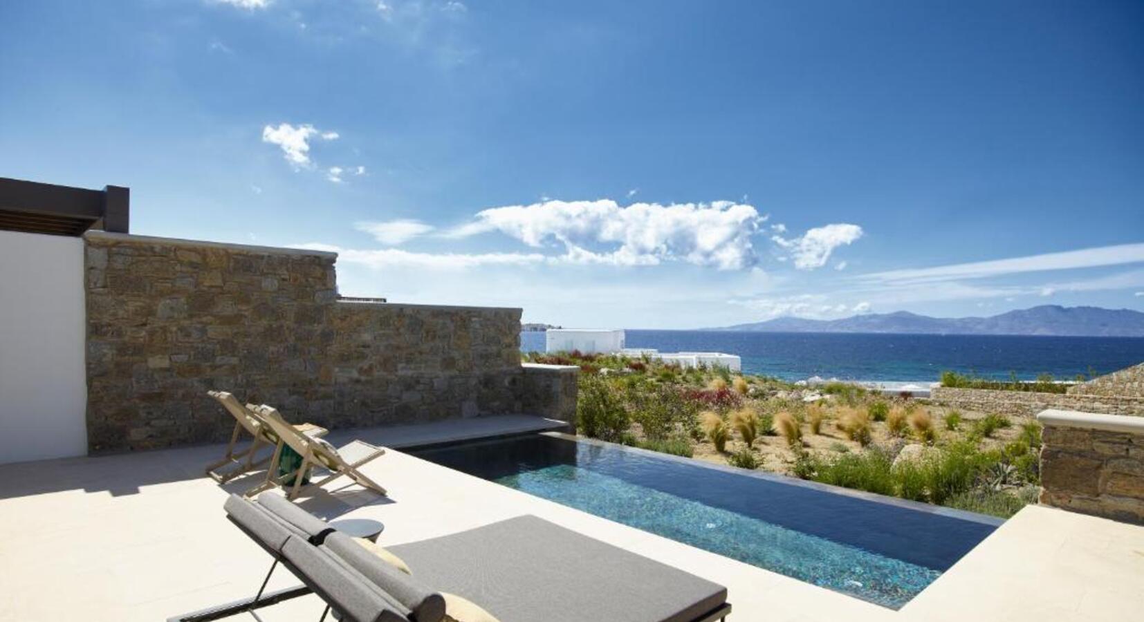 Suite with private pool 