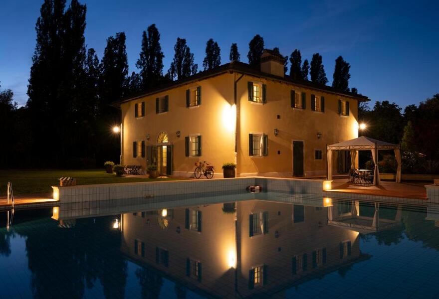 Elizabeth Country House