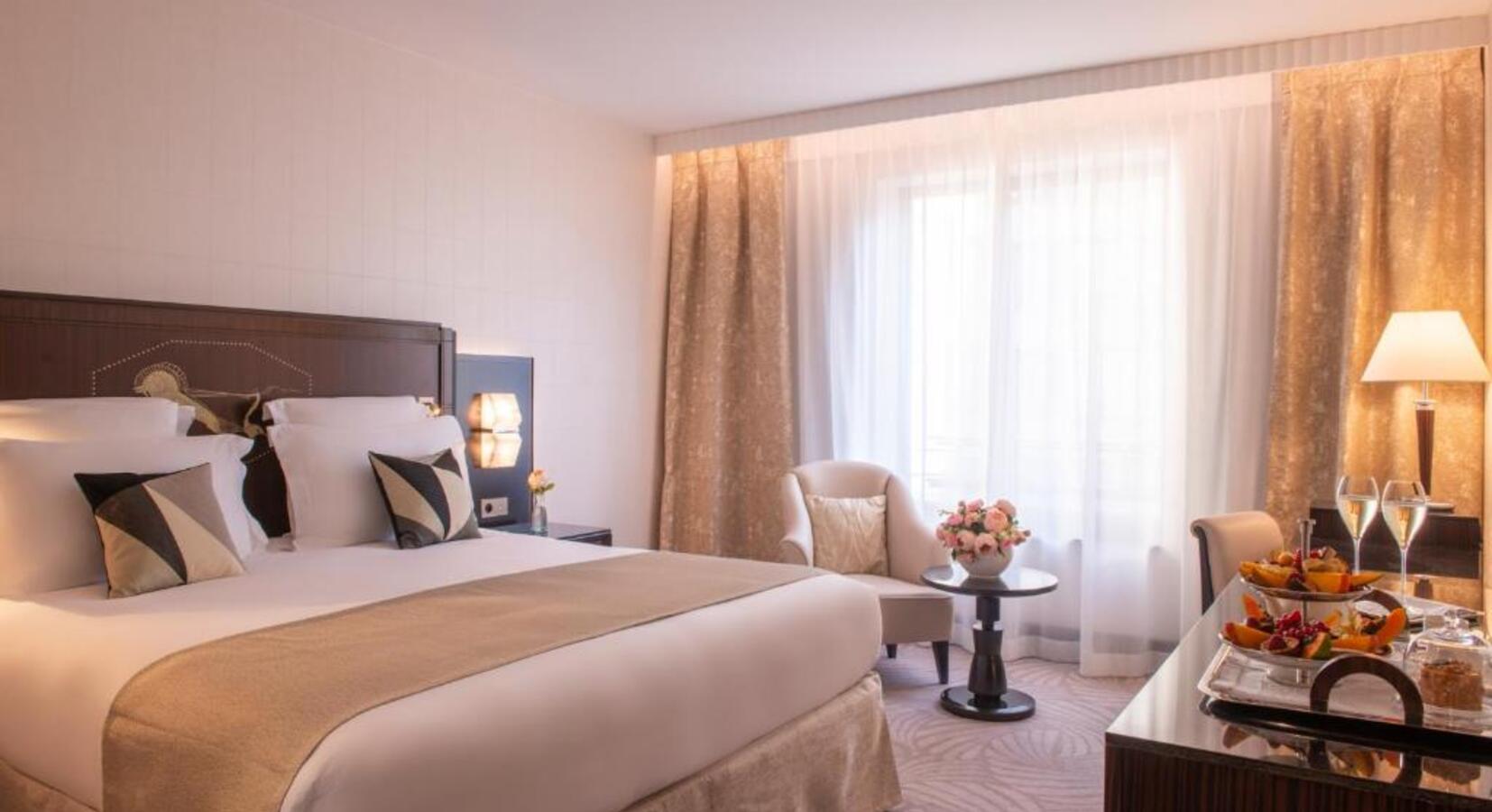 Deluxe King Room with Garden View 