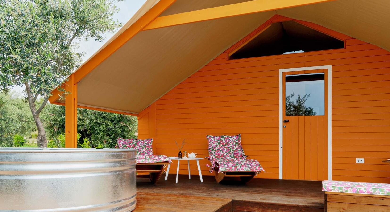 Glamping Pod with private outdoor heated water tank