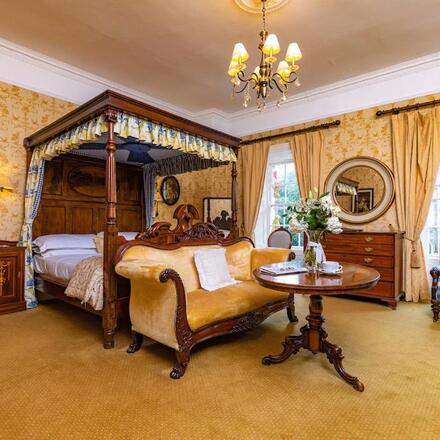 Step House Hotel