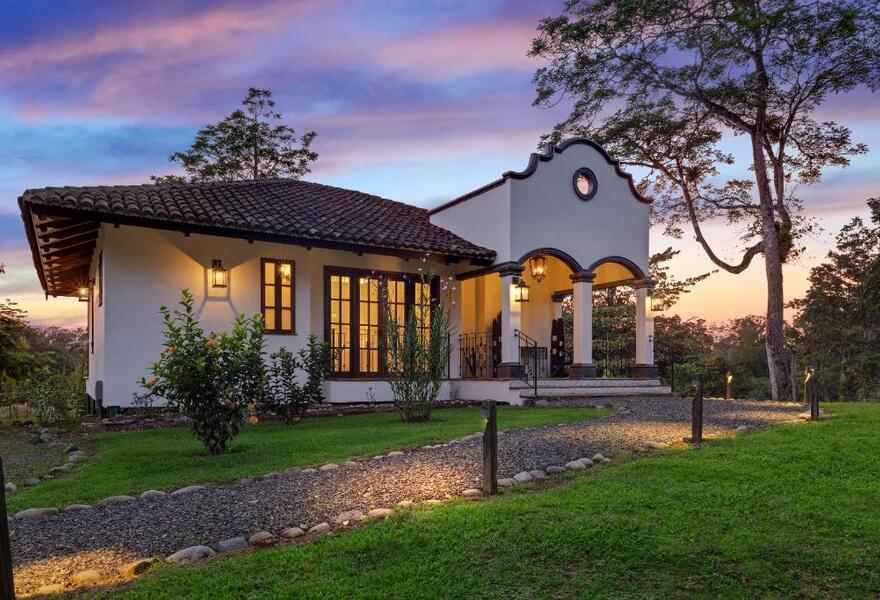 El Lugar Resort