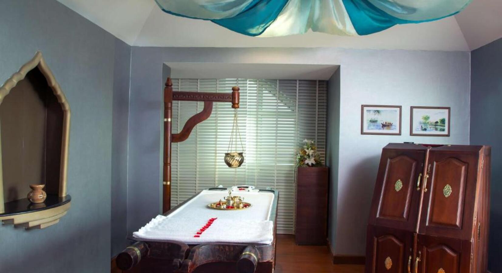 Traditional Spa Room 