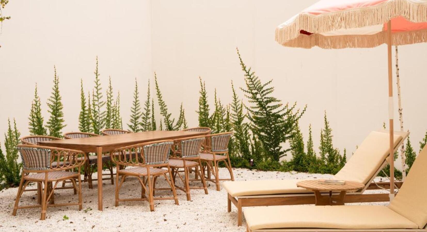 Deluxe Garden Apartment 