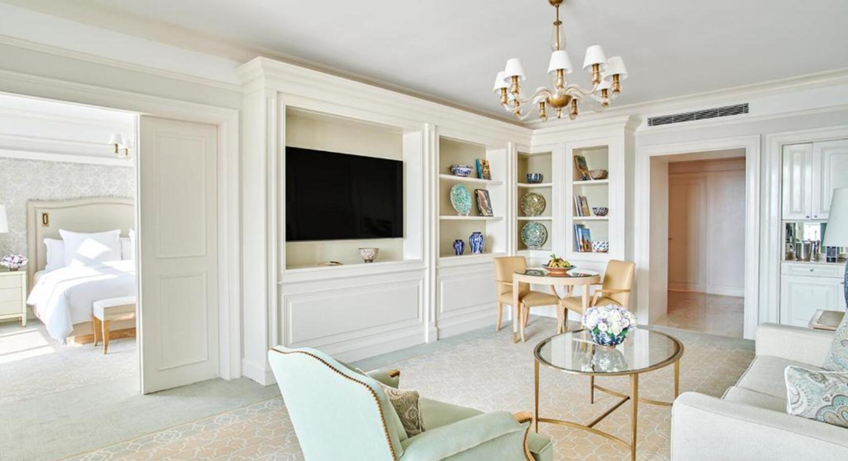 Suite with Sitting Room 