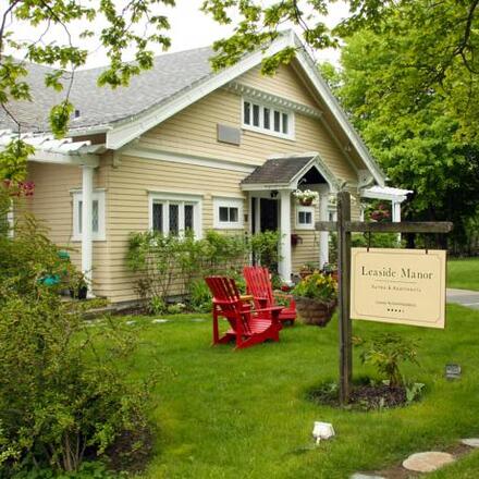 Leaside Manor