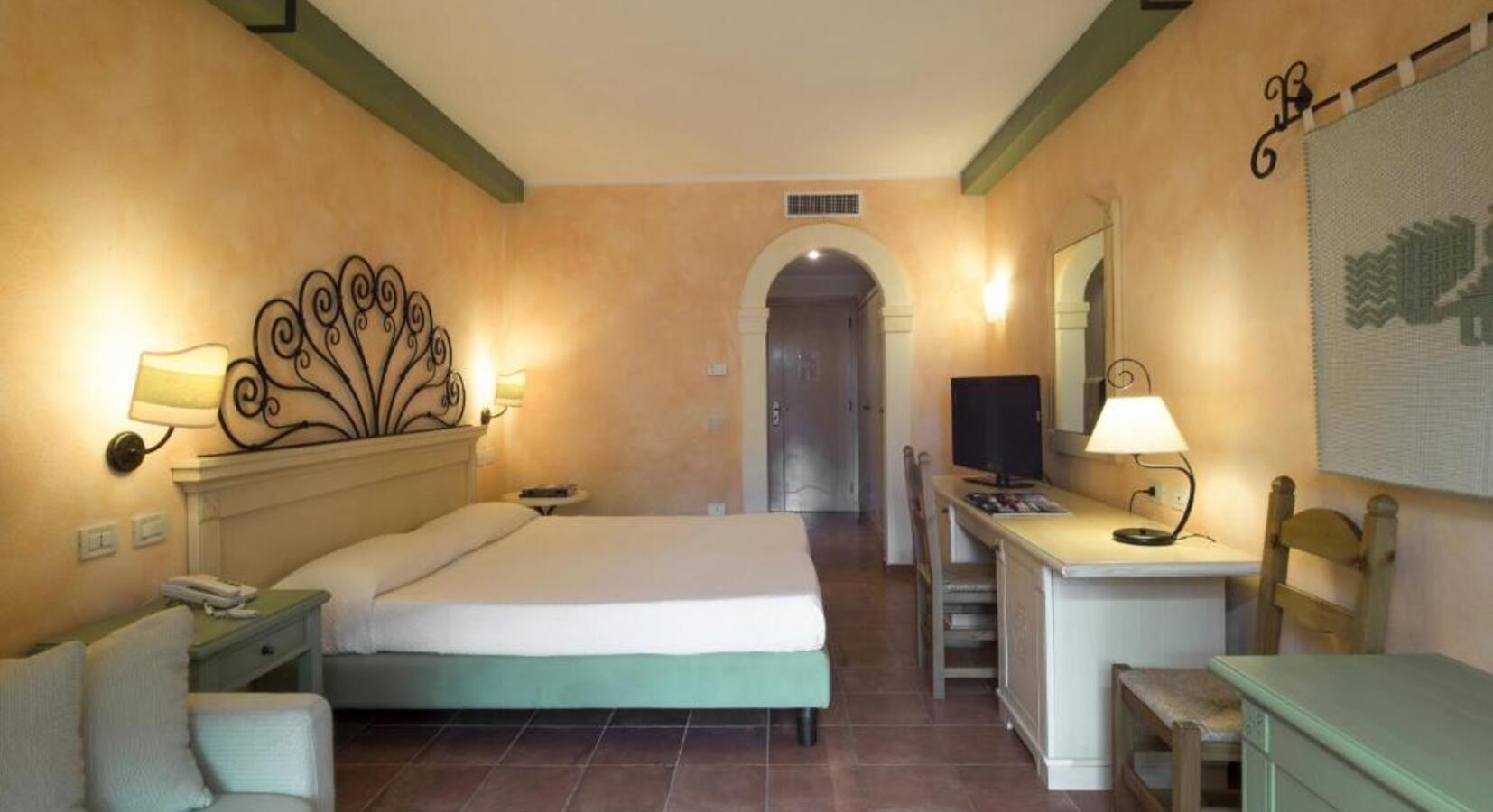 Superior Room Poolside 