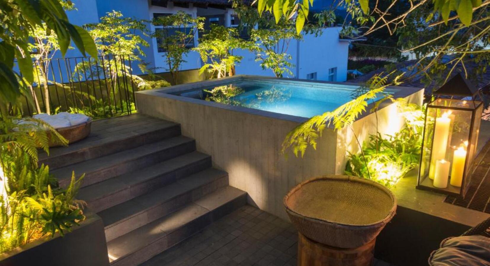 Plunge pool