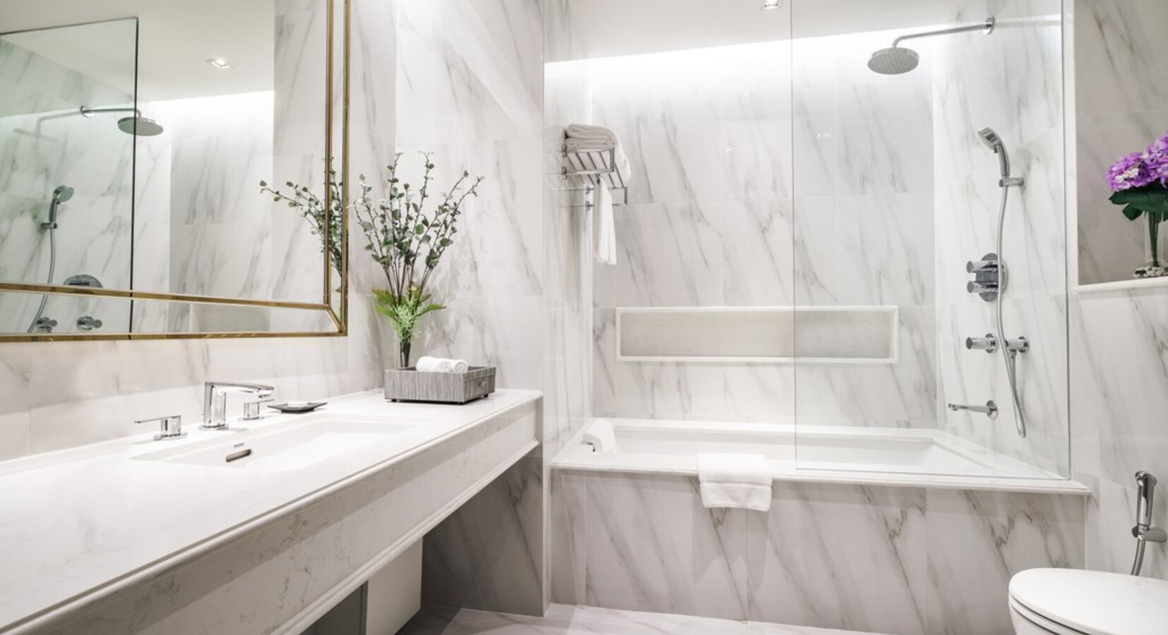 Junior Suite Bathroom