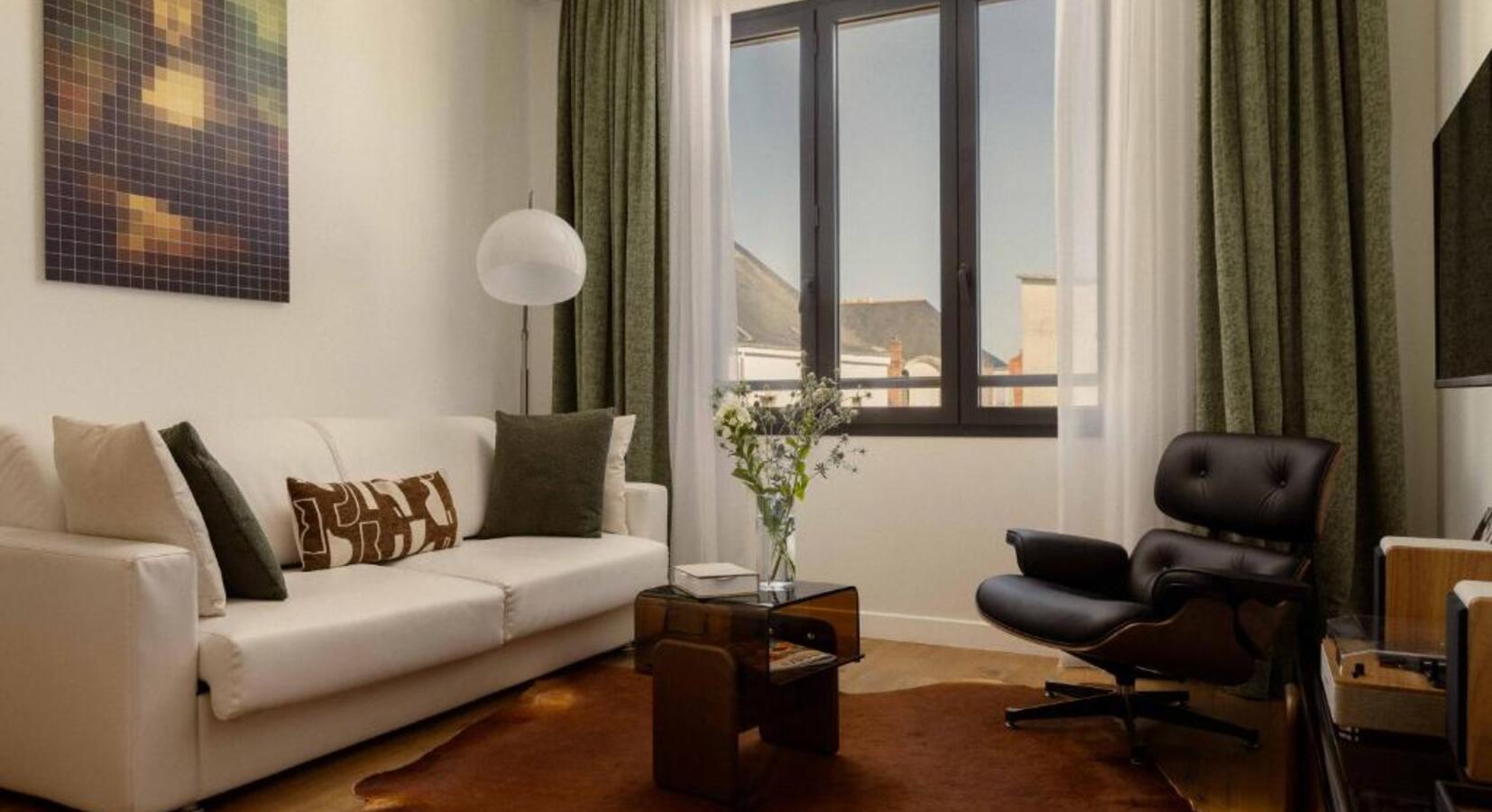 Suite Sitting Room 