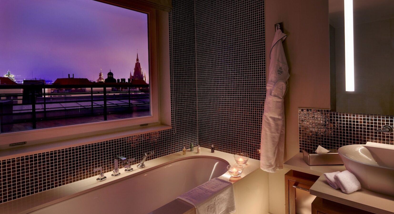 Bohemia Suite bathroom