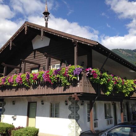 Linderhof Inn