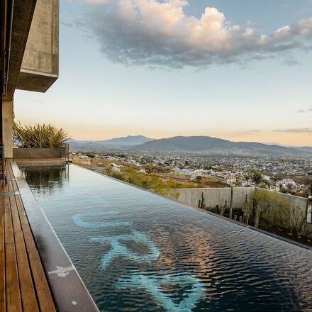 Infinity pool