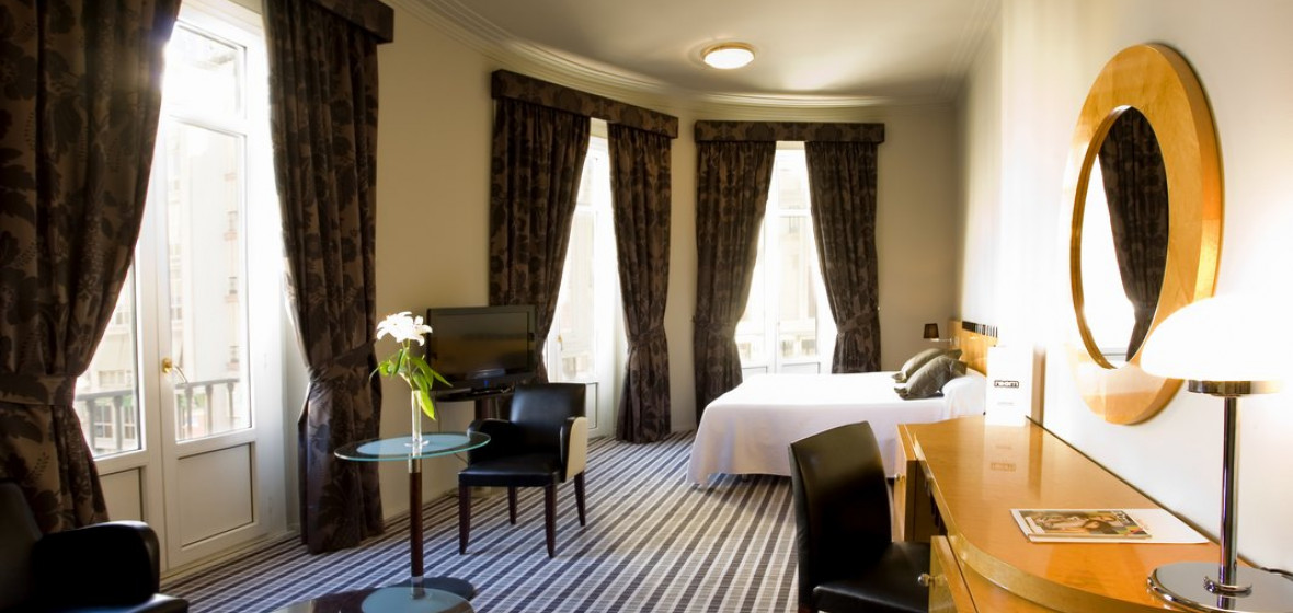 Parking Room Mate Larios Hotel Parking Room Mate Larios Hotel