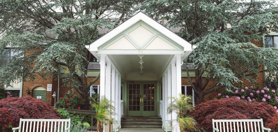 Southampton Inn, Southampton, New York State Review | The Hotel Guru